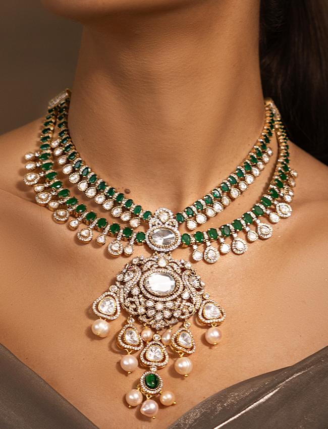 Classic Golden-Green Necklace